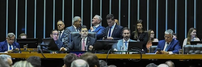 Senado pauta aumento de deputados às vésperas de fim do prazo