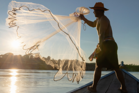 Mais de 200 pescadores do Acre perdem carteira profissional após corte do Governo Lula