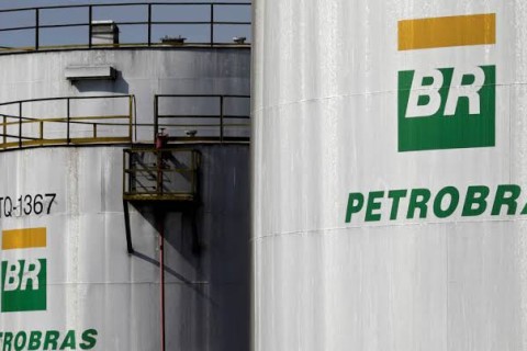 Petrobras faz novo corte no preço do litro da gasolina e reduz valor em R$ 0,17