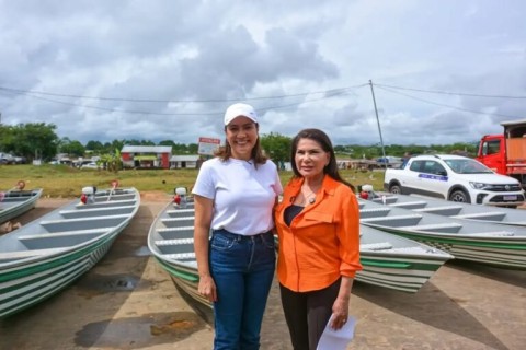 Mailza Assis leva veículos e insumos a trabalhadores rurais no Juruá